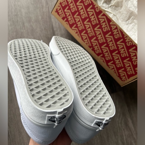 BRAND NEW IN BOX Vans Old Skool sneakers in True White. Never worn, pristine - Picture 6 of 8